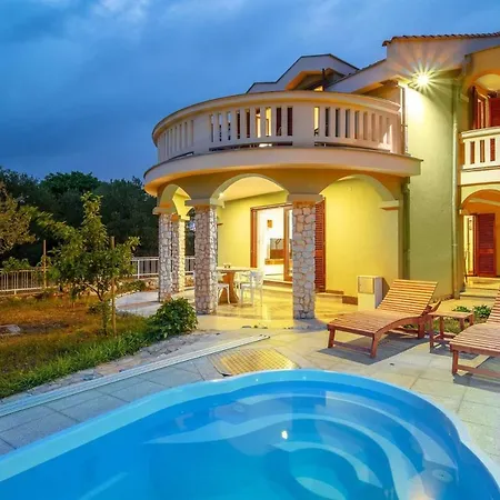 Charming Rea With Heated Pool Sveti Filip i Jakov