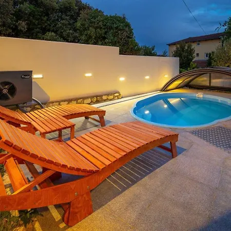 Charming Rea With Heated Pool Villa *