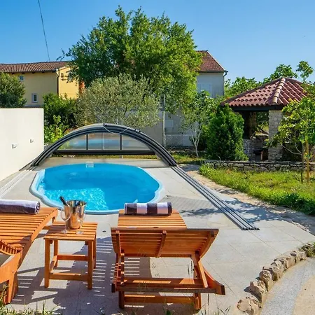 Charming Rea With Heated Pool Sveti Filip i Jakov