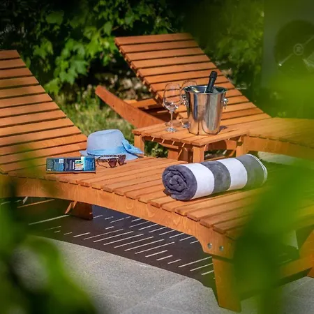 Villa Charming Rea With Heated Pool