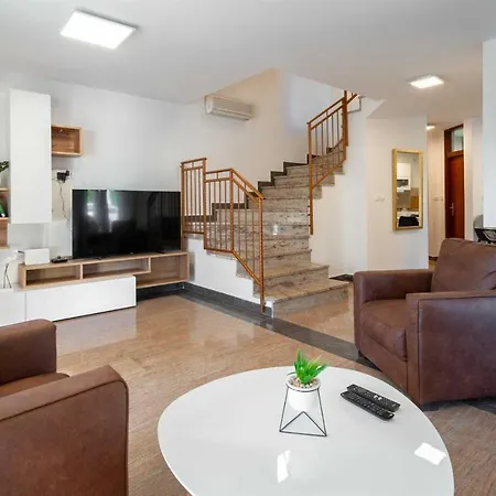 Villa Charming Rea With Heated Pool Sveti Filip i Jakov