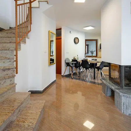 Villa Charming Rea With Heated Pool Sveti Filip i Jakov