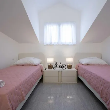 Charming Rea With Heated Pool Villa