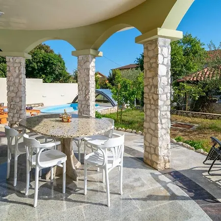 Βίλα Charming Rea With Heated Pool *