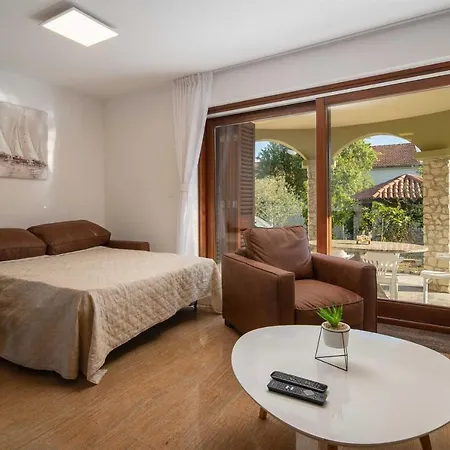 Villa Charming Rea With Heated Pool *