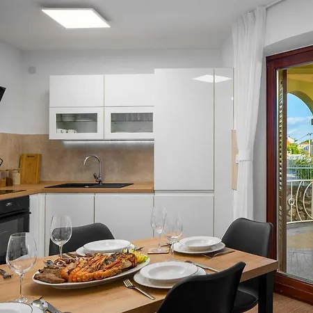 Charming Rea With Heated Pool Villa Sveti Filip i Jakov