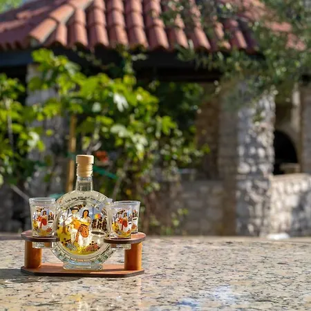 Charming Rea With Heated Pool Villa