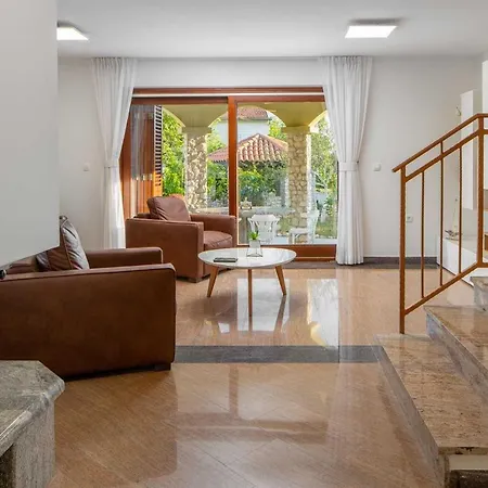 Villa Charming Rea With Heated Pool *