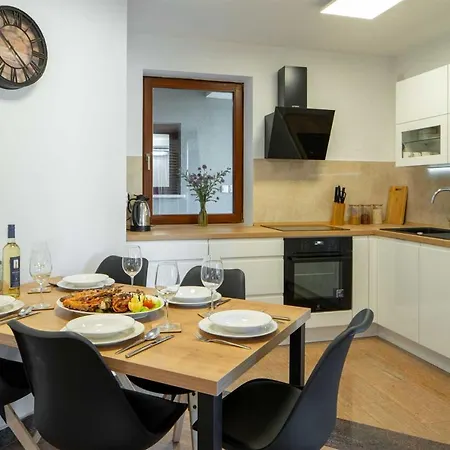 Villa Charming Rea With Heated Pool Sveti Filip i Jakov