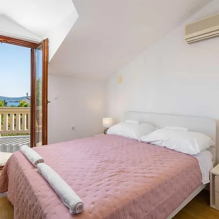 Charming Rea With Heated Pool