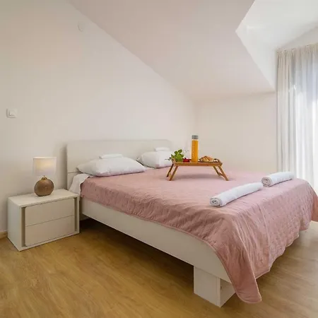 Charming Rea With Heated Pool Villa Sveti Filip i Jakov