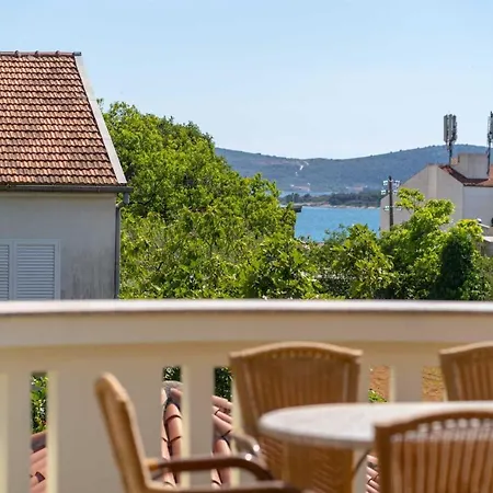 Villa Charming Rea With Heated Pool