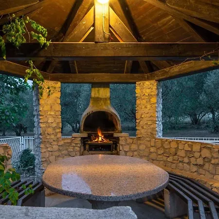 Charming Rea With Heated Pool Villa Sveti Filip i Jakov