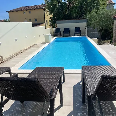 Villa Charming Rea With Heated Pool *