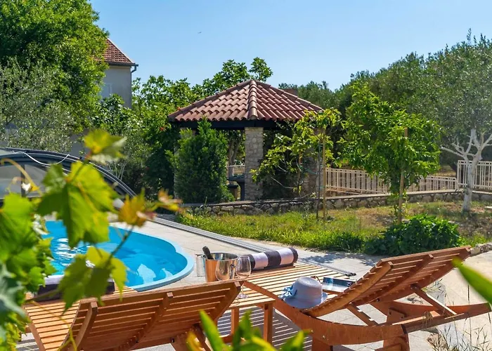 Charming Rea With Heated Pool * Sveti Filip i Jakov