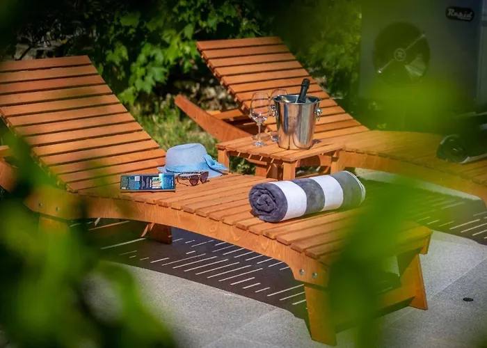 Βίλα Charming Rea With Heated Pool