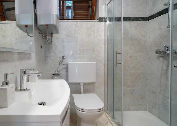 Charming Rea With Heated Pool