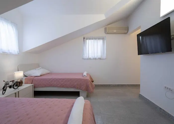 Βίλα Charming Rea With Heated Pool *