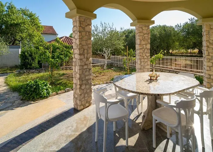 Charming Rea With Heated Pool Villa *