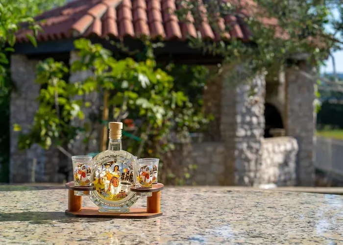 Charming Rea With Heated Pool Βίλα