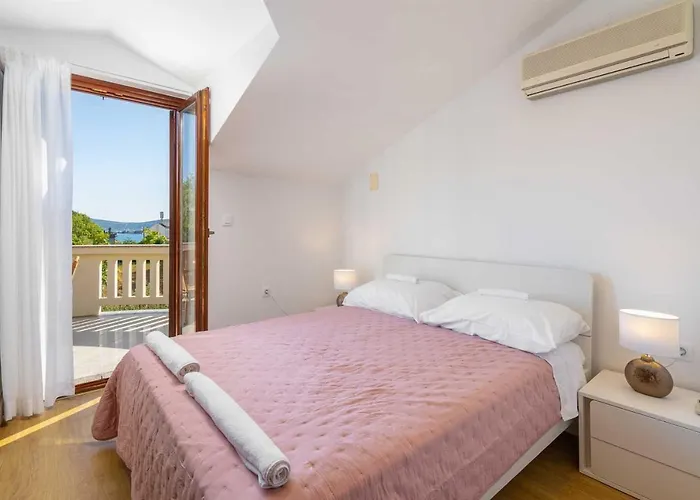 Charming Rea With Heated Pool