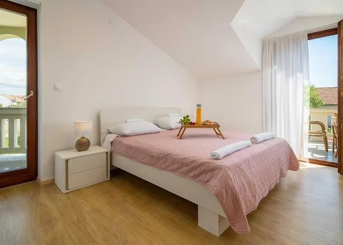 Charming Rea With Heated Pool Villa Sveti Filip i Jakov