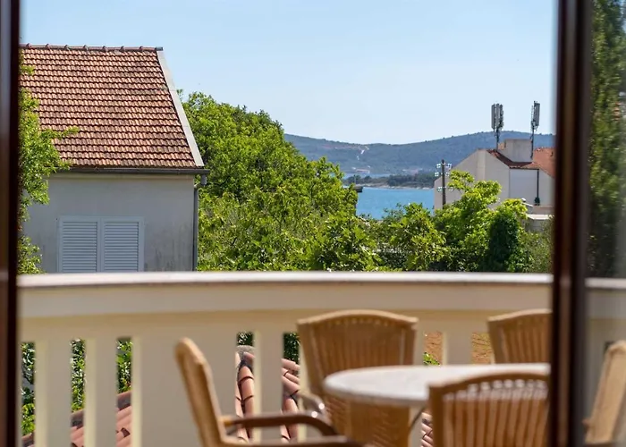 Βίλα Charming Rea With Heated Pool