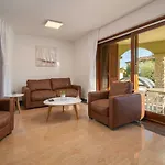 Charming Rea With Heated Pool