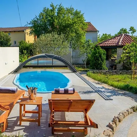 Charming Rea With Heated Pool Sveti Filip i Jakov