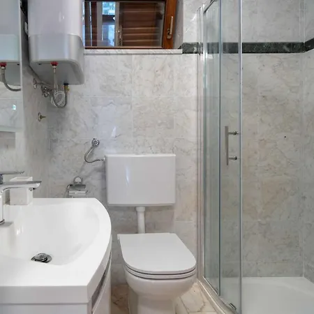 Charming Rea With Heated Pool