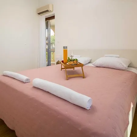Charming Rea With Heated Pool * Sveti Filip i Jakov