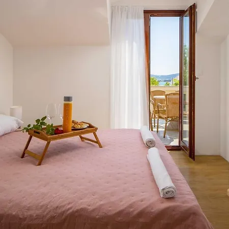 Villa Charming Rea With Heated Pool *