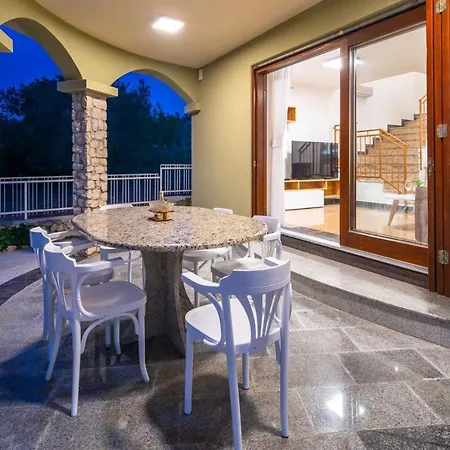 Charming Rea With Heated Pool Sveti Filip i Jakov