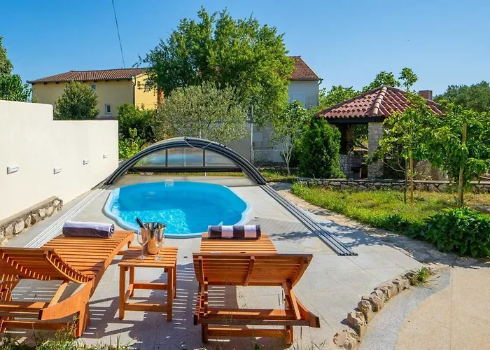 Charming Rea With Heated Pool Sveti Filip i Jakov