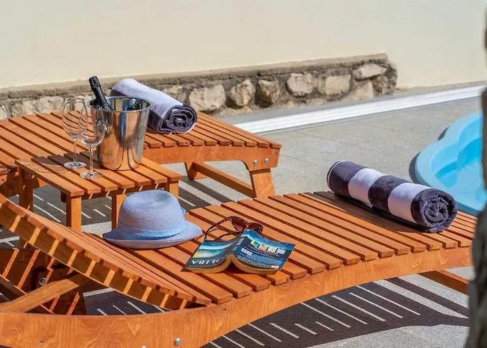 Charming Rea With Heated Pool