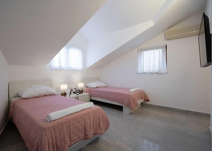 Charming Rea With Heated Pool Sveti Filip i Jakov