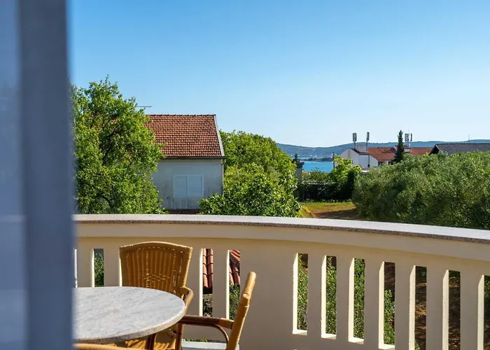 Charming Rea With Heated Pool Vila Sveti Filip i Jakov
