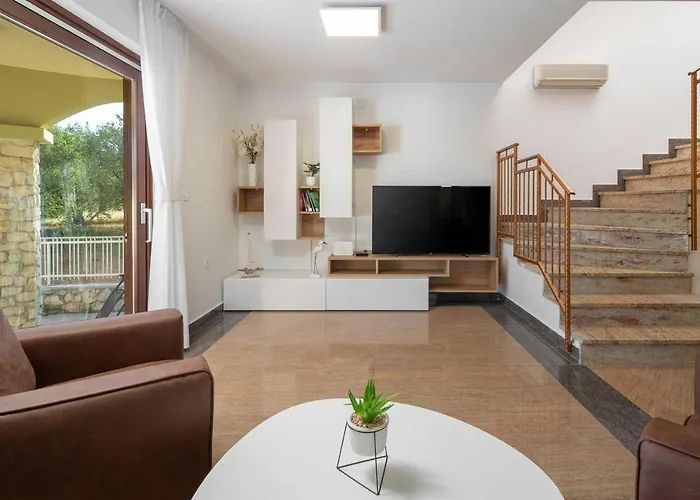 Vila Charming Rea With Heated Pool