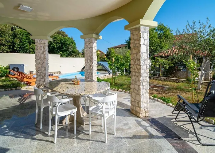 Villa Charming Rea With Heated Pool *