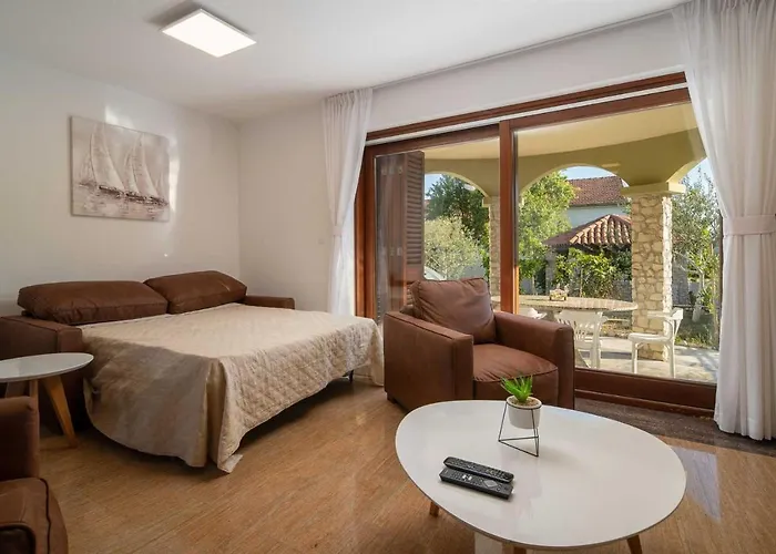 Vila Charming Rea With Heated Pool *