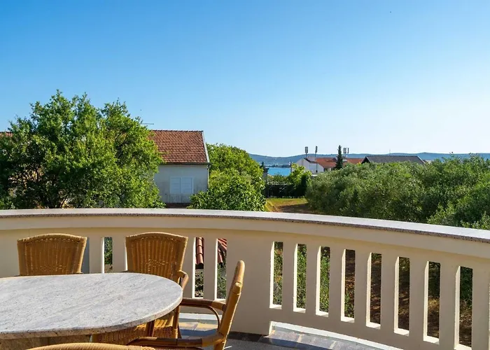 Vila Charming Rea With Heated Pool *