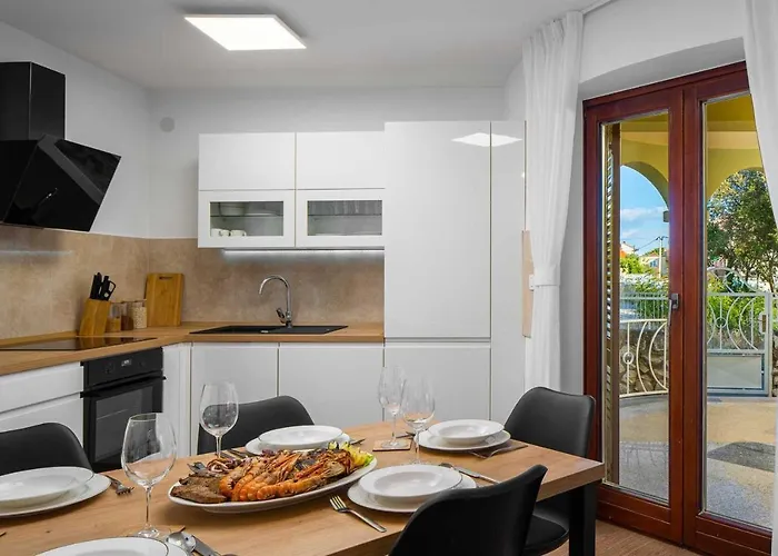 Charming Rea With Heated Pool Vila Sveti Filip i Jakov