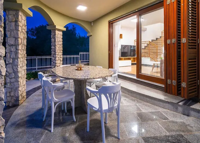 Charming Rea With Heated Pool Sveti Filip i Jakov