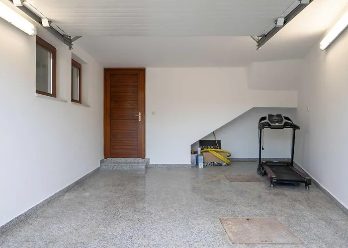 Vila Charming Rea With Heated Pool Sveti Filip i Jakov